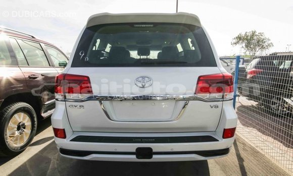 Acheter Import Voiture Toyota Land Cruiser Blanc à Import - Dubai, Artibonite Acheter Import Voiture Toyota Land Cruiser Blanc à Import - Dubai, Artibonite