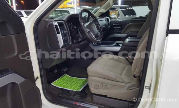 Acheter Import Voiture Chevrolet Silverado Blanc à Import - Dubai, Artibonite Acheter Import Voiture Chevrolet Silverado Blanc à Import - Dubai, Artibonite