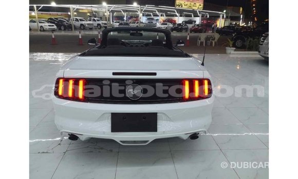 Acheter Import Voiture Ford Mustang Blanc à Import - Dubai, Artibonite Acheter Import Voiture Ford Mustang Blanc à Import - Dubai, Artibonite