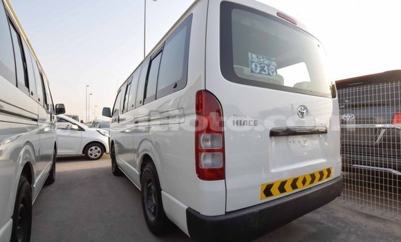 Acheter Import Voiture Toyota Hiace Blanc à Import - Dubai, Artibonite Acheter Import Voiture Toyota Hiace Blanc à Import - Dubai, Artibonite