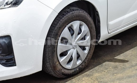Acheter Import Voiture Toyota Yaris Blanc à Import - Dubai, Artibonite Acheter Import Voiture Toyota Yaris Blanc à Import - Dubai, Artibonite