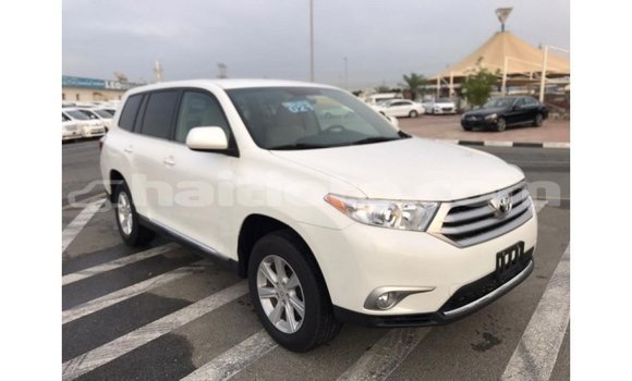 Acheter Import Voiture Toyota Highlander Blanc à Import - Dubai, Artibonite Acheter Import Voiture Toyota Highlander Blanc à Import - Dubai, Artibonite