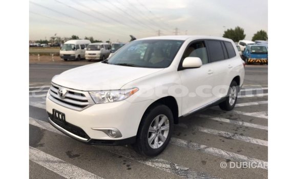 Acheter Import Voiture Toyota Highlander Blanc à Import - Dubai, Artibonite Acheter Import Voiture Toyota Highlander Blanc à Import - Dubai, Artibonite