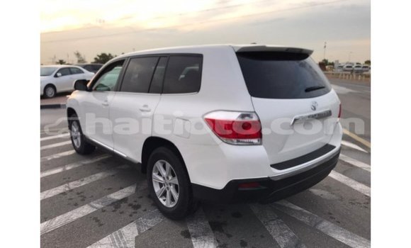 Acheter Import Voiture Toyota Highlander Blanc à Import - Dubai, Artibonite Acheter Import Voiture Toyota Highlander Blanc à Import - Dubai, Artibonite