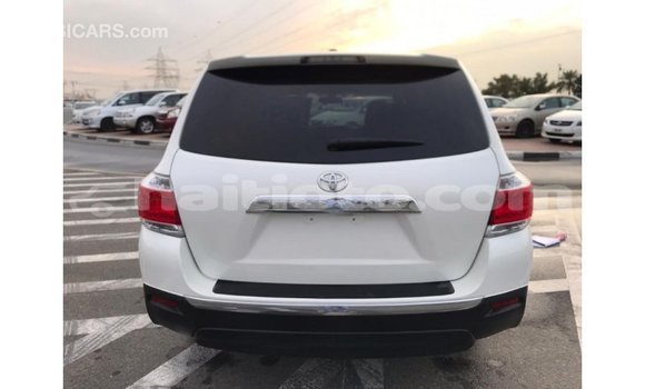 Acheter Import Voiture Toyota Highlander Blanc à Import - Dubai, Artibonite Acheter Import Voiture Toyota Highlander Blanc à Import - Dubai, Artibonite