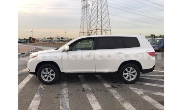 Acheter Import Voiture Toyota Highlander Blanc à Import - Dubai, Artibonite Acheter Import Voiture Toyota Highlander Blanc à Import - Dubai, Artibonite