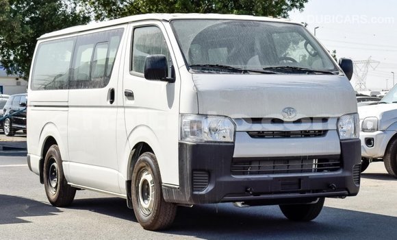 Acheter Import Voiture Toyota Hiace Blanc à Import - Dubai, Artibonite Acheter Import Voiture Toyota Hiace Blanc à Import - Dubai, Artibonite