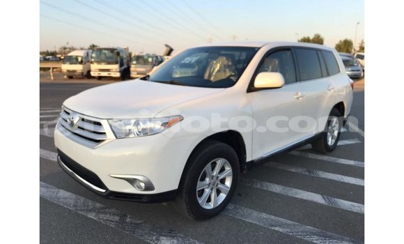 Acheter Import Voiture Toyota Highlander Blanc à Import - Dubai, Artibonite Acheter Import Voiture Toyota Highlander Blanc à Import - Dubai, Artibonite