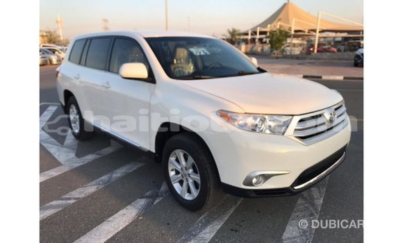 Acheter Import Voiture Toyota Highlander Blanc à Import - Dubai, Artibonite Acheter Import Voiture Toyota Highlander Blanc à Import - Dubai, Artibonite