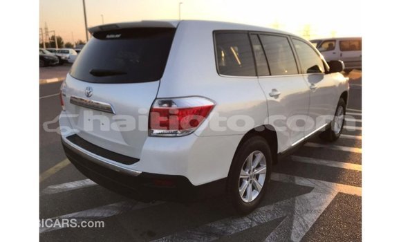 Acheter Import Voiture Toyota Highlander Blanc à Import - Dubai, Artibonite Acheter Import Voiture Toyota Highlander Blanc à Import - Dubai, Artibonite