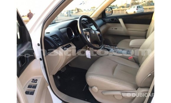 Acheter Import Voiture Toyota Highlander Blanc à Import - Dubai, Artibonite Acheter Import Voiture Toyota Highlander Blanc à Import - Dubai, Artibonite
