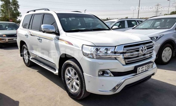 Acheter Import Voiture Toyota Land Cruiser Blanc à Import - Dubai, Artibonite Acheter Import Voiture Toyota Land Cruiser Blanc à Import - Dubai, Artibonite