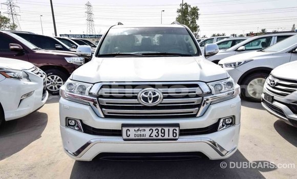 Acheter Import Voiture Toyota Land Cruiser Blanc à Import - Dubai, Artibonite Acheter Import Voiture Toyota Land Cruiser Blanc à Import - Dubai, Artibonite