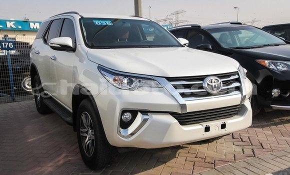 Acheter Import Voiture Toyota Fortuner Blanc à Import - Dubai, Artibonite Acheter Import Voiture Toyota Fortuner Blanc à Import - Dubai, Artibonite