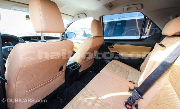 Acheter Import Voiture Toyota Fortuner Blanc à Import - Dubai, Artibonite Acheter Import Voiture Toyota Fortuner Blanc à Import - Dubai, Artibonite