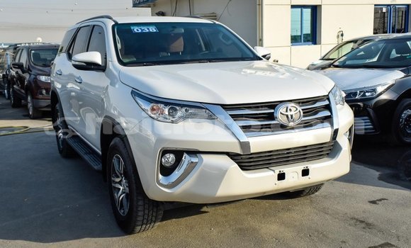Acheter Import Voiture Toyota Fortuner Blanc à Import - Dubai, Artibonite Acheter Import Voiture Toyota Fortuner Blanc à Import - Dubai, Artibonite