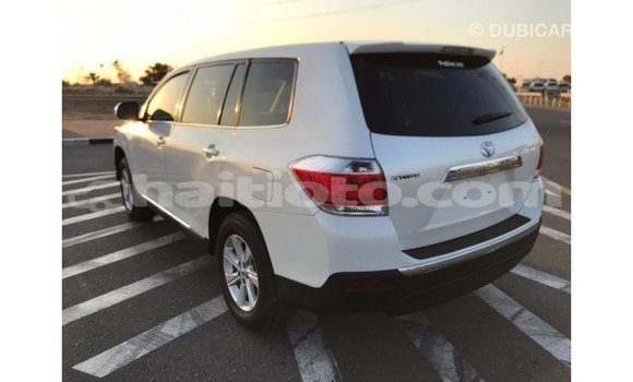 Acheter Import Voiture Toyota Highlander Blanc à Import - Dubai, Artibonite Acheter Import Voiture Toyota Highlander Blanc à Import - Dubai, Artibonite