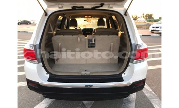Acheter Import Voiture Toyota Highlander Blanc à Import - Dubai, Artibonite Acheter Import Voiture Toyota Highlander Blanc à Import - Dubai, Artibonite