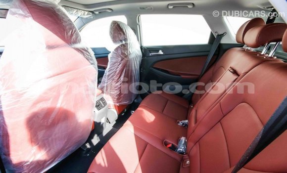 Acheter Import Voiture Hyundai Tucson Blanc à Import - Dubai, Artibonite Acheter Import Voiture Hyundai Tucson Blanc à Import - Dubai, Artibonite