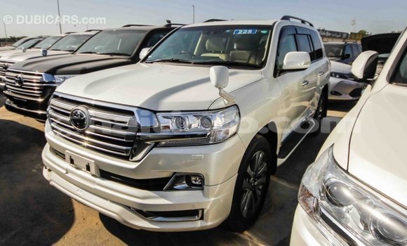 Acheter Import Voiture Toyota Land Cruiser Blanc à Import - Dubai, Artibonite Acheter Import Voiture Toyota Land Cruiser Blanc à Import - Dubai, Artibonite