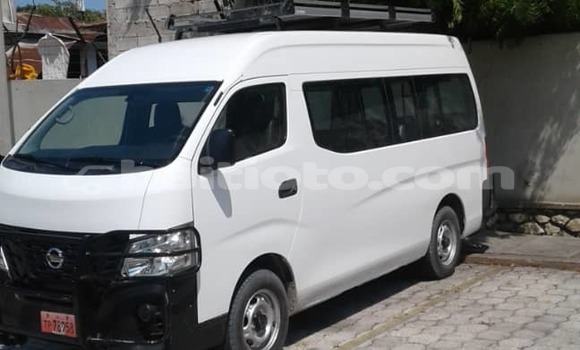 Acheter Occasion Utilitaire Nissan UD Blanc à Petionville, Ouest