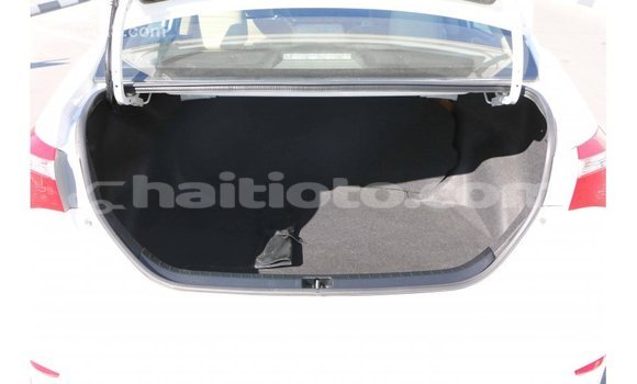 Acheter Import Voiture Toyota Corolla Blanc à Import - Dubai, Artibonite Acheter Import Voiture Toyota Corolla Blanc à Import - Dubai, Artibonite