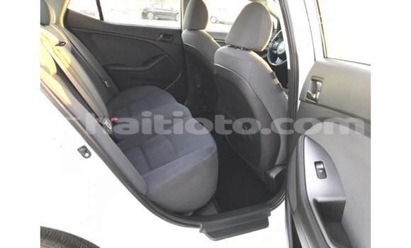 Acheter Import Voiture Kia Optima Blanc à Import - Dubai, Artibonite Acheter Import Voiture Kia Optima Blanc à Import - Dubai, Artibonite