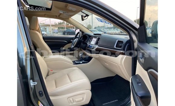 Acheter Import Voiture Toyota Highlander Vert à Import - Dubai, Artibonite Acheter Import Voiture Toyota Highlander Vert à Import - Dubai, Artibonite