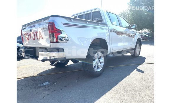 Acheter Import Voiture Toyota Hilux Blanc à Import - Dubai, Artibonite Acheter Import Voiture Toyota Hilux Blanc à Import - Dubai, Artibonite