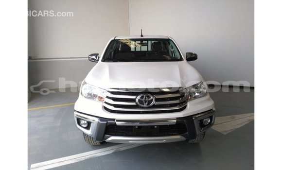 Acheter Import Voiture Toyota Hilux Blanc à Import - Dubai, Artibonite Acheter Import Voiture Toyota Hilux Blanc à Import - Dubai, Artibonite