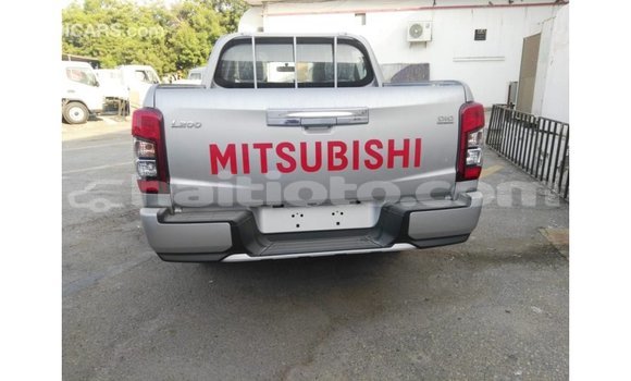 Acheter Import Voiture Mitsubishi L200 Autre à Import - Dubai, Artibonite Acheter Import Voiture Mitsubishi L200 Autre à Import - Dubai, Artibonite