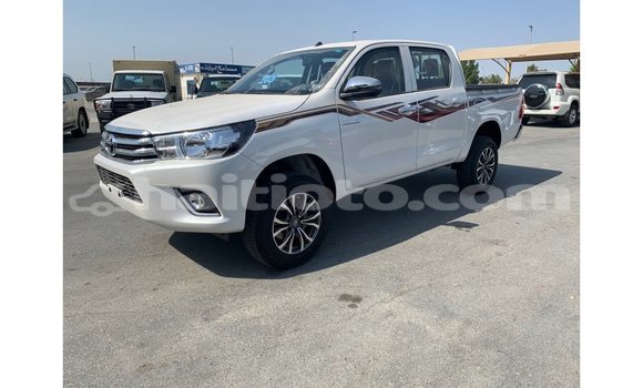 Acheter Import Voiture Toyota Hilux Blanc à Import - Dubai, Artibonite Acheter Import Voiture Toyota Hilux Blanc à Import - Dubai, Artibonite