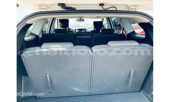 Acheter Import Voiture Hyundai Santa Fe Blanc à Import - Dubai, Artibonite Acheter Import Voiture Hyundai Santa Fe Blanc à Import - Dubai, Artibonite