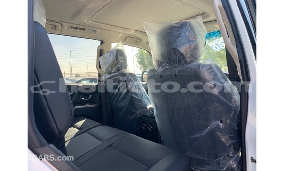 Acheter Import Voiture Mitsubishi Pajero Blanc à Import - Dubai, Artibonite Acheter Import Voiture Mitsubishi Pajero Blanc à Import - Dubai, Artibonite
