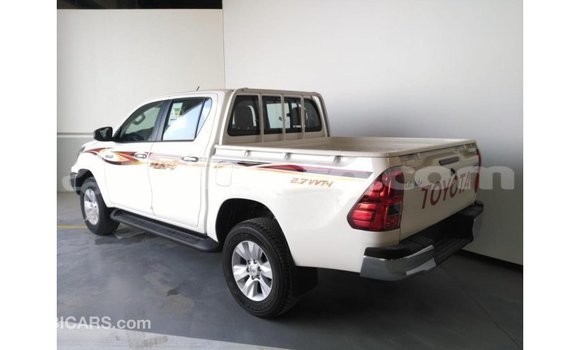 Acheter Import Voiture Toyota Hilux Blanc à Import - Dubai, Artibonite Acheter Import Voiture Toyota Hilux Blanc à Import - Dubai, Artibonite