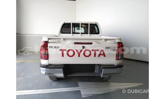 Acheter Import Voiture Toyota Hilux Blanc à Import - Dubai, Artibonite Acheter Import Voiture Toyota Hilux Blanc à Import - Dubai, Artibonite