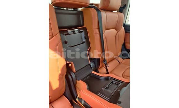 Acheter Import Voiture Toyota Land Cruiser Blanc à Import - Dubai, Artibonite Acheter Import Voiture Toyota Land Cruiser Blanc à Import - Dubai, Artibonite