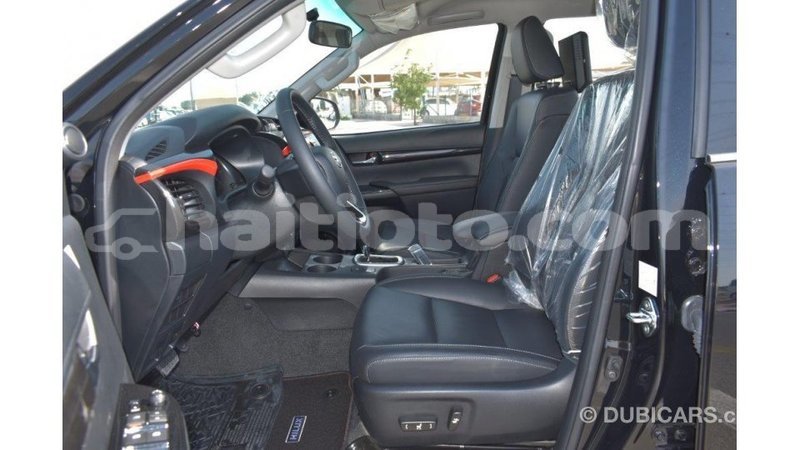Big with watermark toyota hilux artibonite import dubai 1617