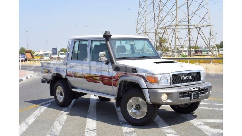 Big with watermark toyota land cruiser artibonite import dubai 1621