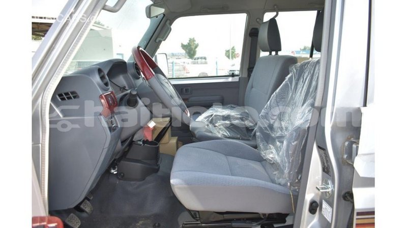 Big with watermark toyota land cruiser artibonite import dubai 1621