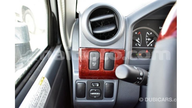 Big with watermark toyota land cruiser artibonite import dubai 1621