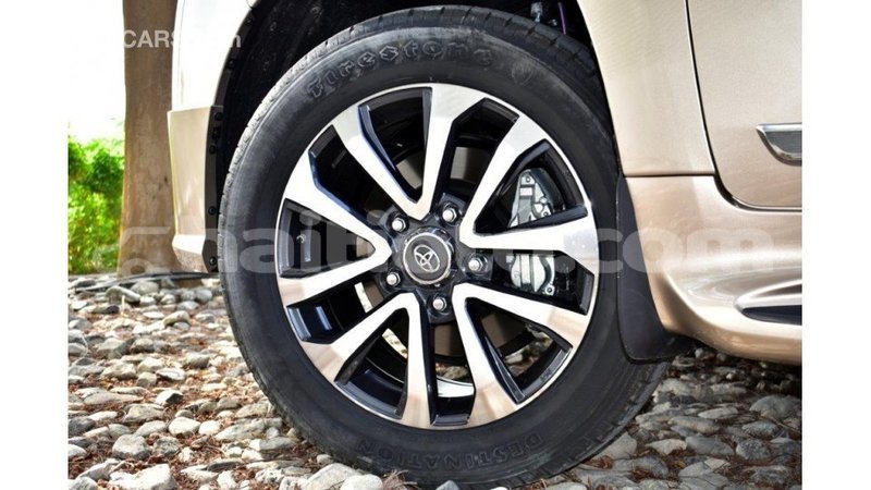 Big with watermark toyota land cruiser artibonite import dubai 1624