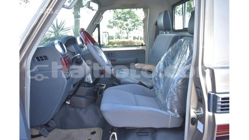 Big with watermark toyota land cruiser artibonite import dubai 1625