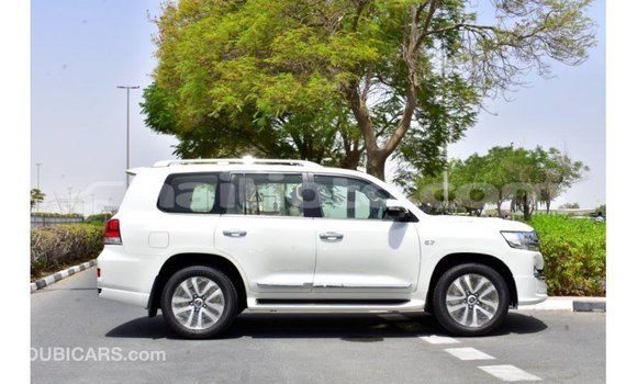 Acheter Import Voiture Toyota Land Cruiser Blanc à Import - Dubai, Artibonite Acheter Import Voiture Toyota Land Cruiser Blanc à Import - Dubai, Artibonite