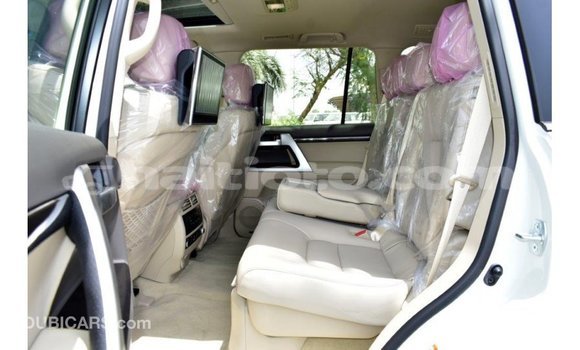 Acheter Import Voiture Toyota Land Cruiser Blanc à Import - Dubai, Artibonite Acheter Import Voiture Toyota Land Cruiser Blanc à Import - Dubai, Artibonite