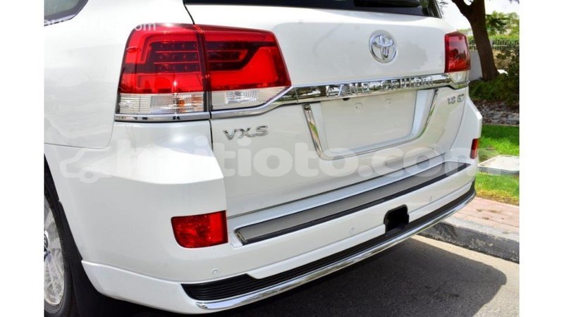 Big with watermark toyota land cruiser artibonite import dubai 1628