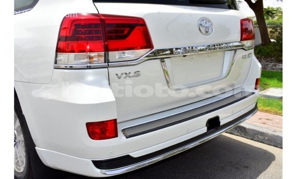 Acheter Import Voiture Toyota Land Cruiser Blanc à Import - Dubai, Artibonite Acheter Import Voiture Toyota Land Cruiser Blanc à Import - Dubai, Artibonite