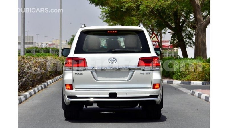 Big with watermark toyota land cruiser artibonite import dubai 1628