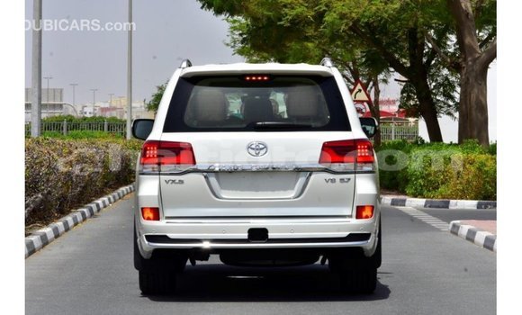 Acheter Import Voiture Toyota Land Cruiser Blanc à Import - Dubai, Artibonite Acheter Import Voiture Toyota Land Cruiser Blanc à Import - Dubai, Artibonite