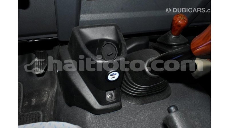 Big with watermark toyota land cruiser artibonite import dubai 1630